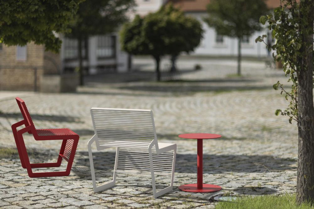 Arne Outdoor Chair in White Finish with Round Table in Outtdoor Setting