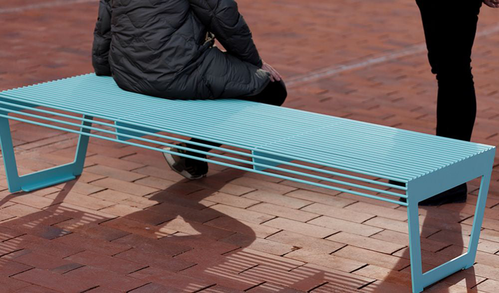 Arte Backless Outdoor Bench in Outdoor Setting