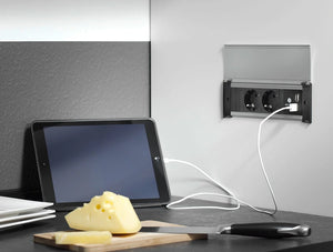 Bachmann Kapsa Powerstrip With Flip Cover In Black