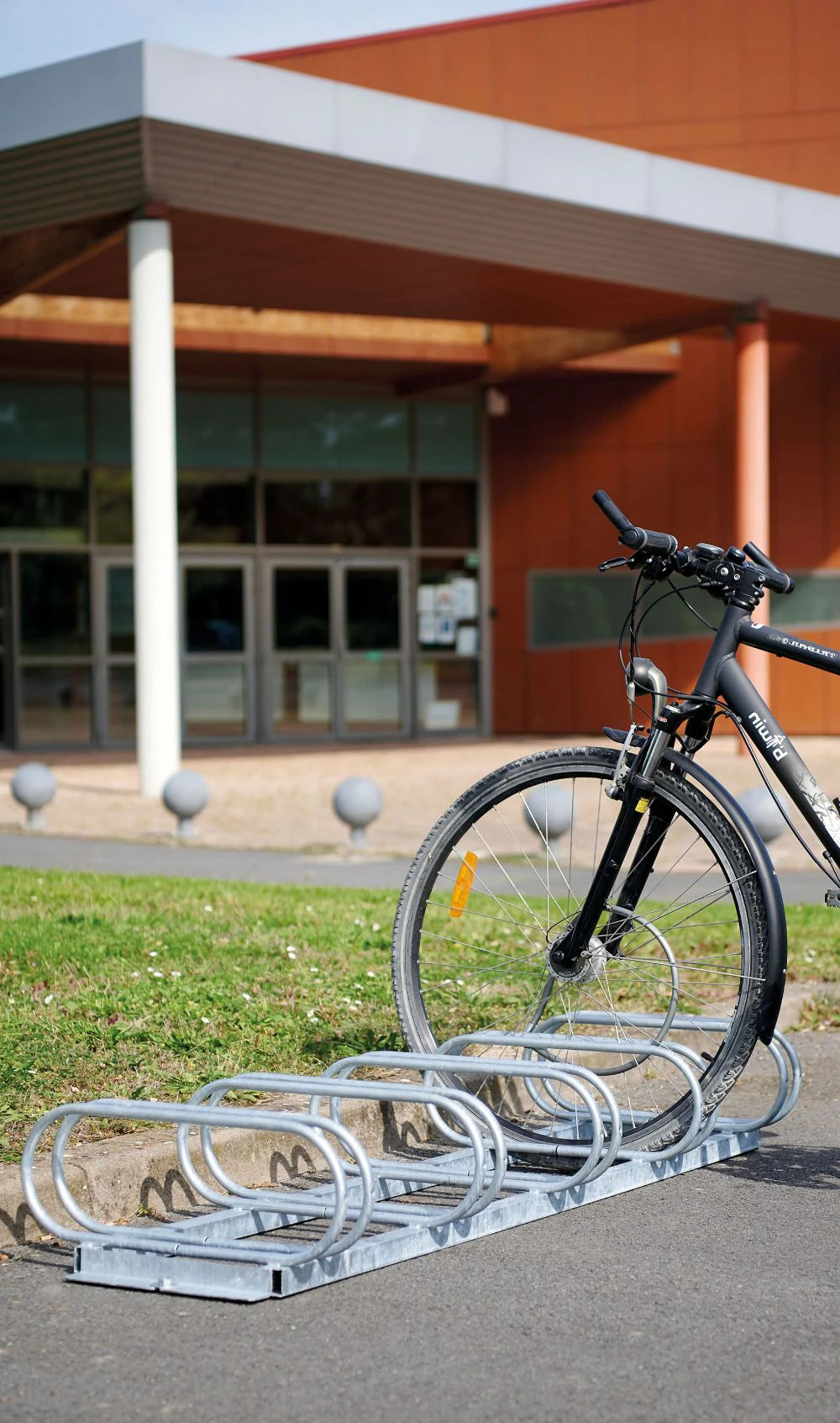 Economy 5 Space Bicycle Rack in Outdoor Setting