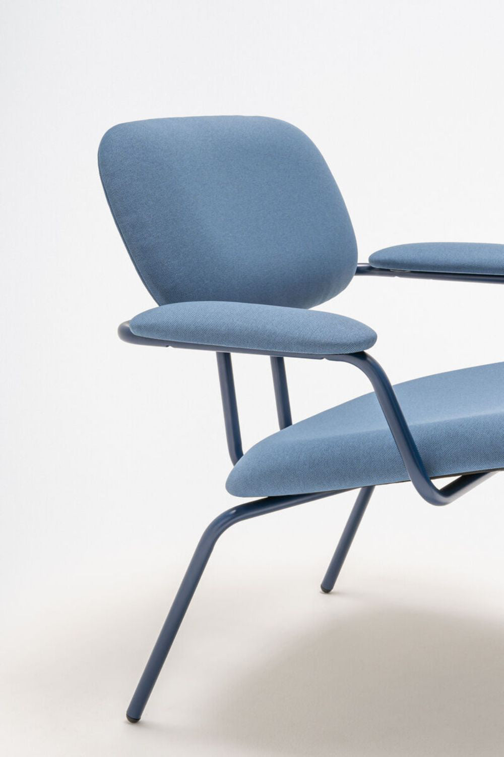 New School Low Back Lounge Chair with Four Metal Legs Detail 2