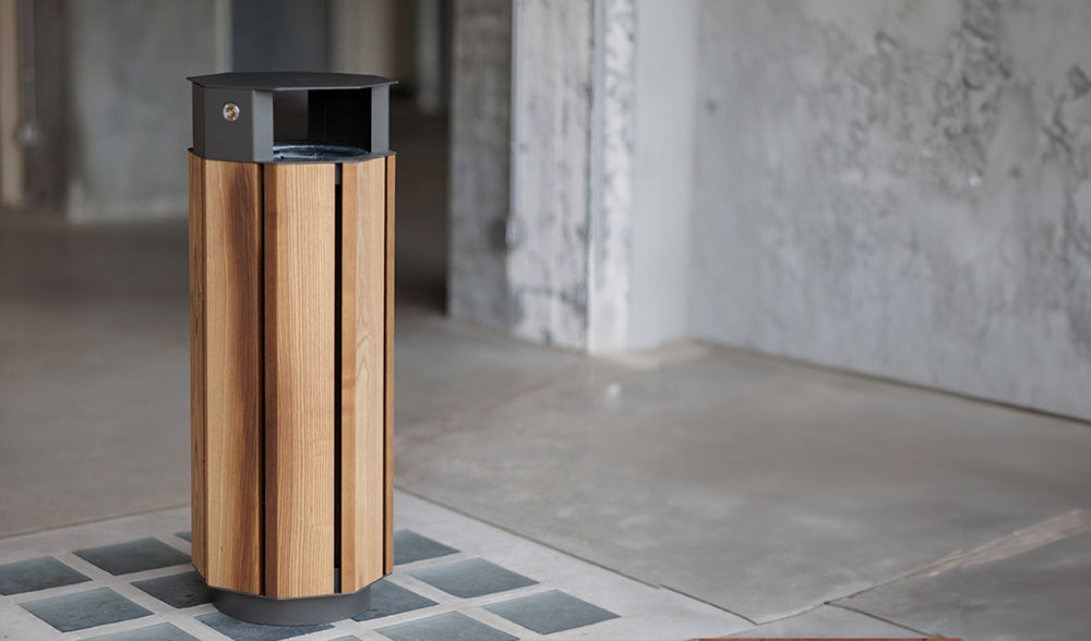 Okto Outdoor Litter Bin in Outdoor Setting