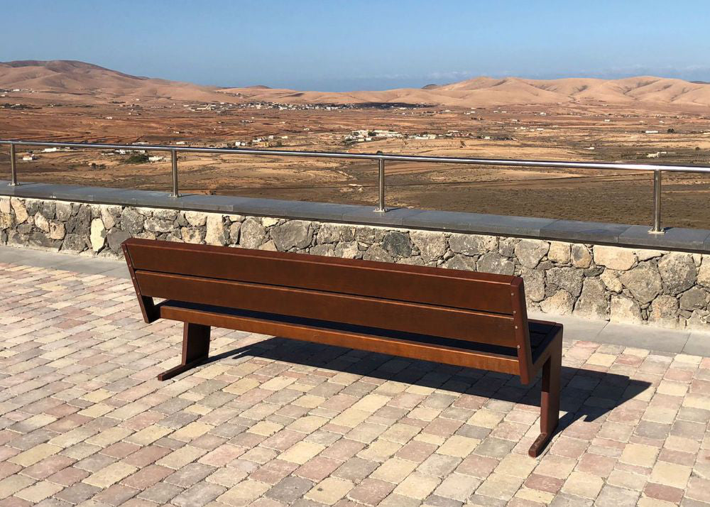 Quatro Wooden Outdoor Bench in Outdoor Setting