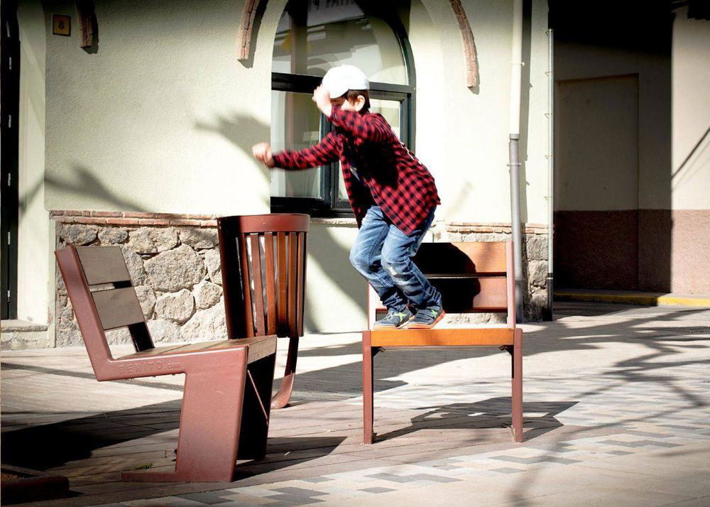 Quatro Wooden Outdoor Chair with Trash Bin in Outdoor Setting