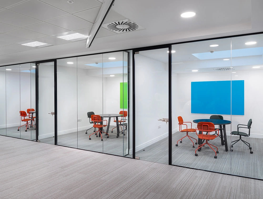 Social Talent Meeting Rooms Layout New School Castor Wheel Chairs With Black Round Meeting Table And Glass Mangentic Boards